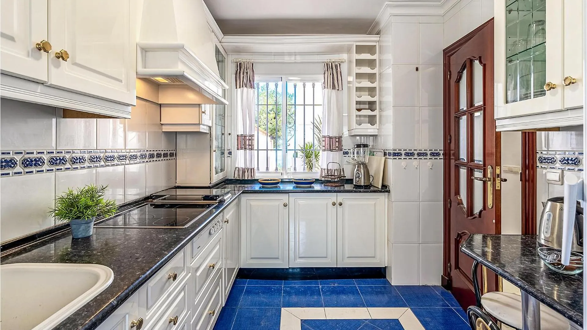 6 Bedroom Beautiful Home In La Herradura La Herradura